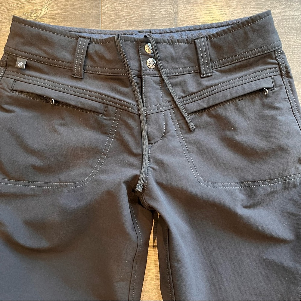 ATHLETA Soft Shell Nylon Pants Size 6 Fleece Lined Black Ski Hike Casual